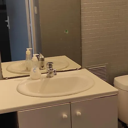 Paisible Au Dernier Etage Pour 4 Pers Avec Vue A Super Besse - Fr-1-814-159 * Vassiviere (Puy de Dome)